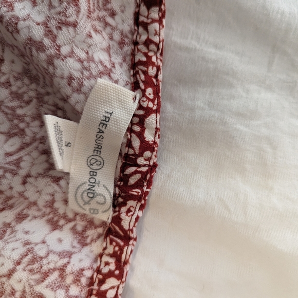 NWT Treasure & Bond Button Down Floral Blouse. Short sleeve. Size Small - Picture 5 of 5